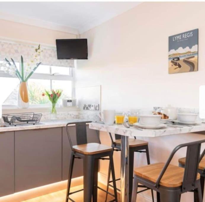 Beautiful Large Property, Sleeps 9 Walking Distance To The Sea , Beaches And Restaurants Fantastic Interior Lyme Regis Dış mekan fotoğraf